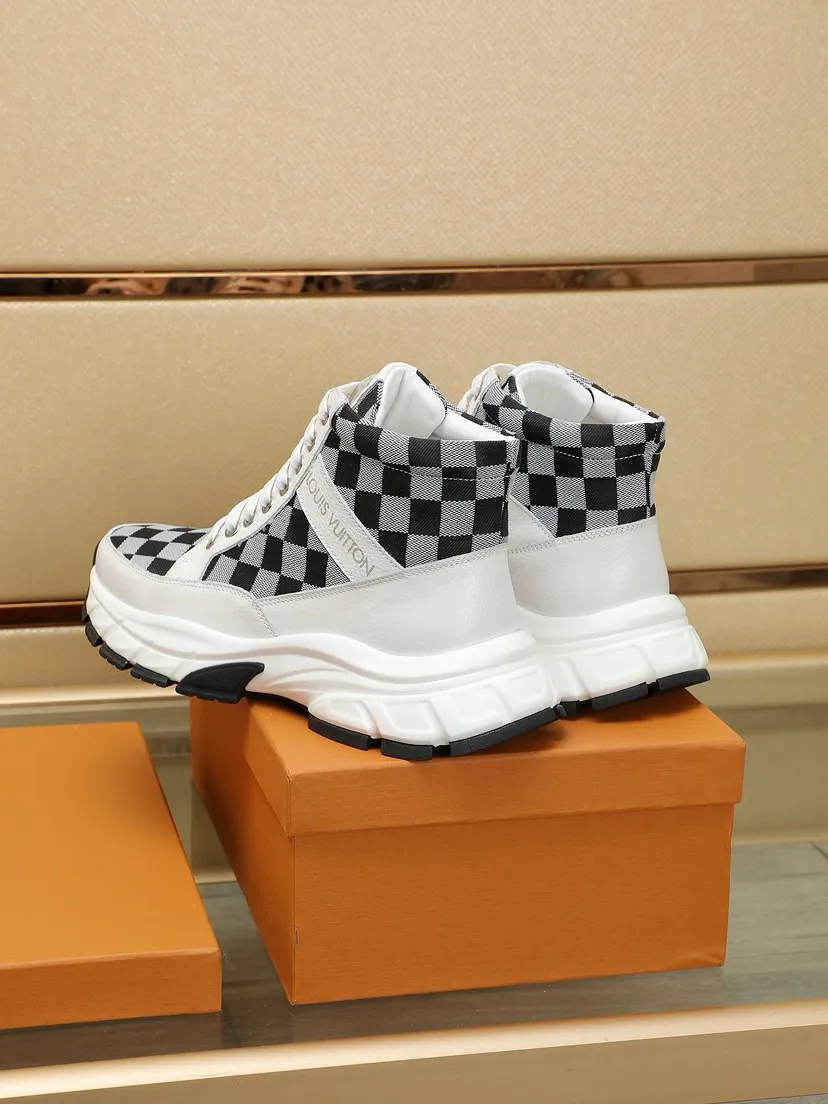 Factory P460 men's shoes 💰"LOUI* VUITTO*" popular men's casual shoes 💯Purchase-level quality, the upper is made of original materials with cowhide, the real thing is super shiny⚡️ Fashionable and versatile, the toe last shape is firm and full, the soles are LV original molds and can be put in and out at will. Light and comfortable on the foot ~ purely handmade, details determine the quality! Color: Two colors available. Size:38-44 (45 customized)